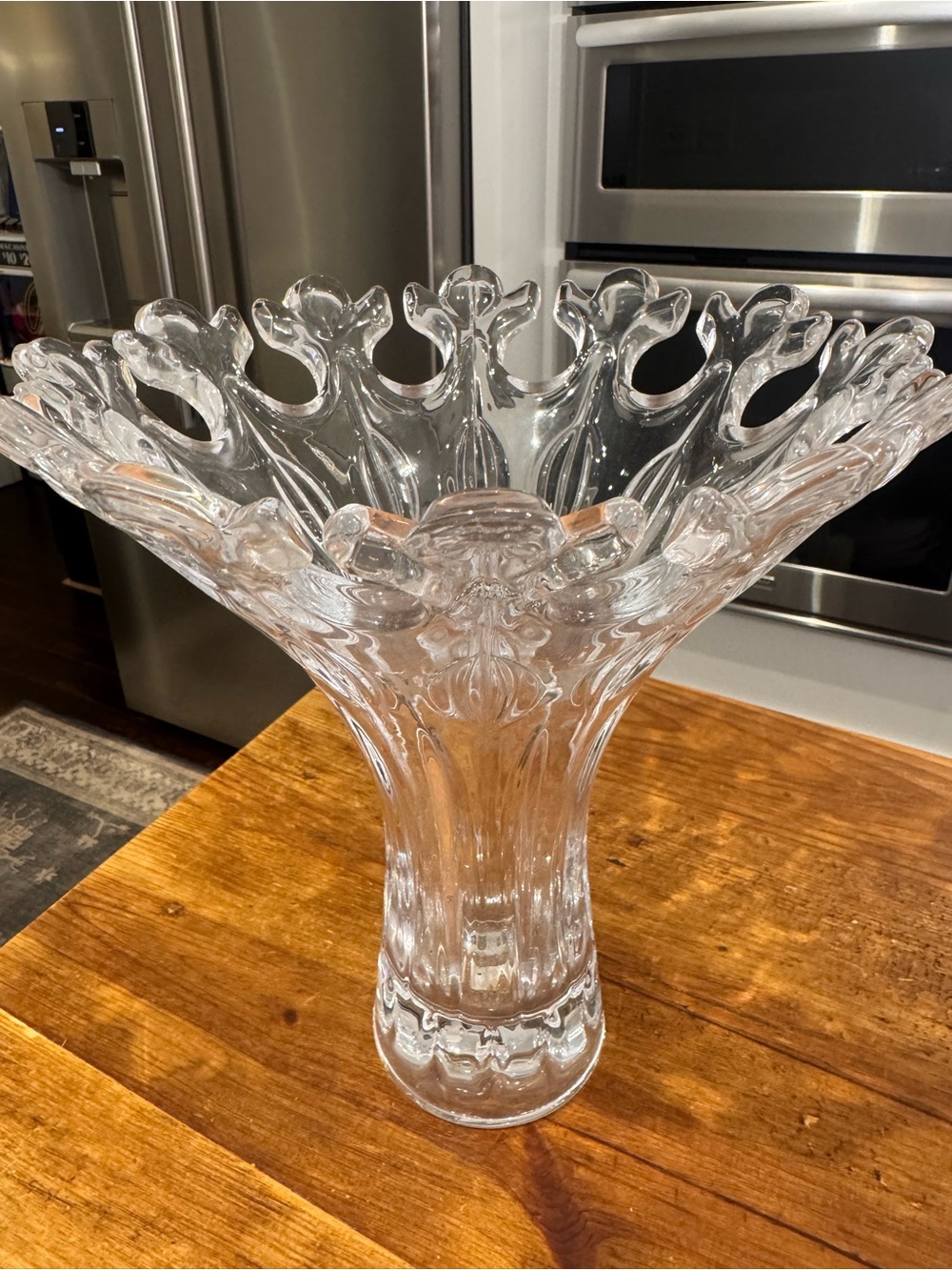 Shannon Crystal Arabella Vase with Scalloped Rim